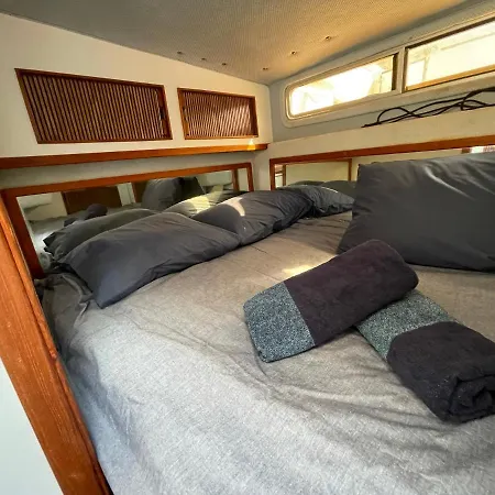Barco Tuareg Hotel en barco *