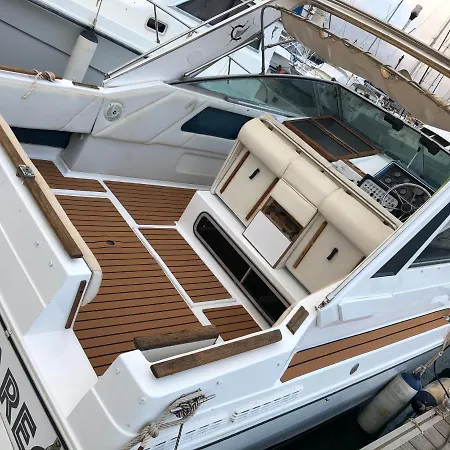 Barco Tuareg ספינת מלון פוארטו קאלרו