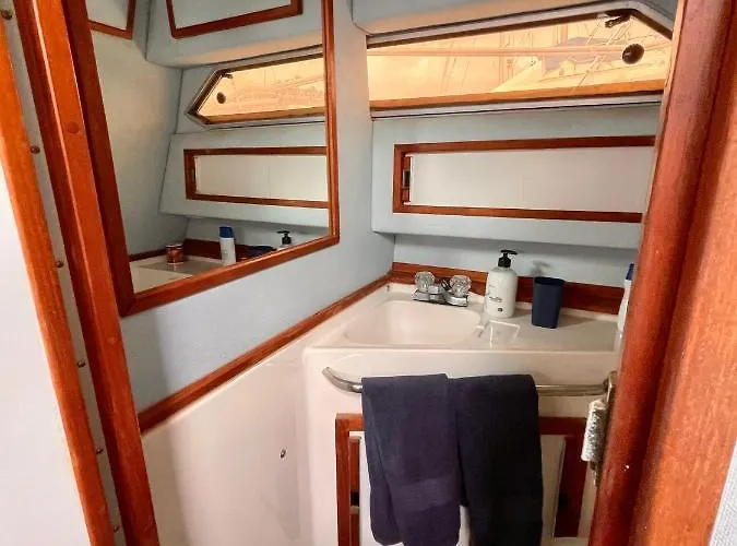 船上ホテル Barco Tuareg プエルト・カレロ