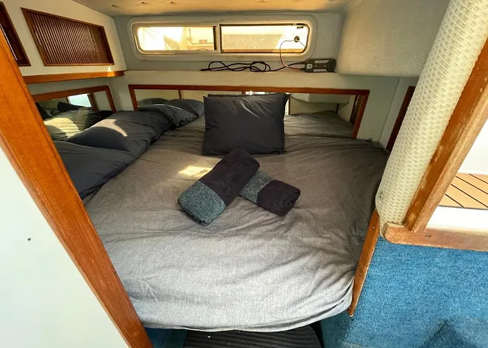 Barco Tuareg 船上ホテル プエルト・カレロ