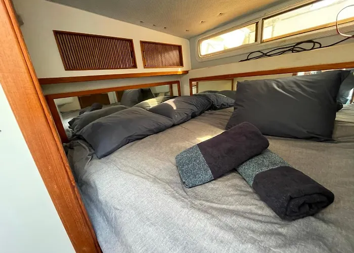 Barco Tuareg Hotel na wodzie *