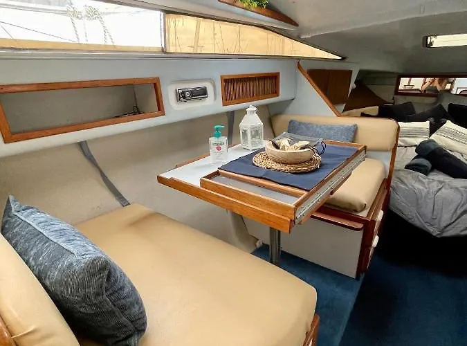 Barco Tuareg 船上ホテル プエルト・カレロ