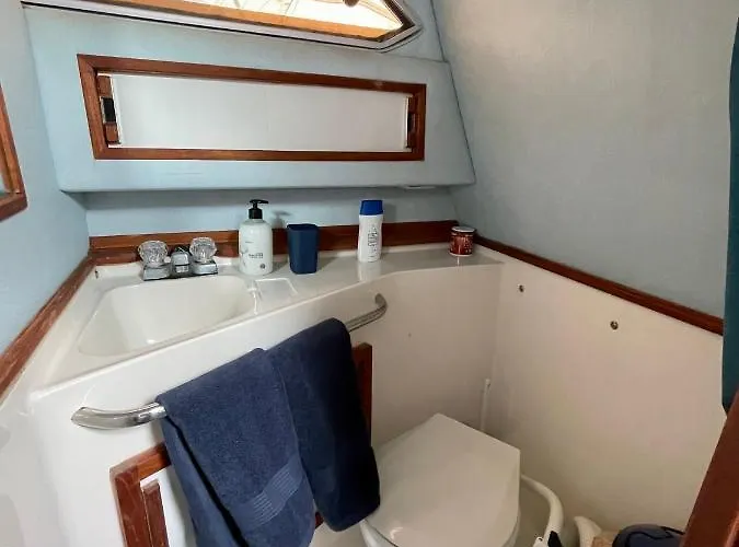 Hotel na wodzie Barco Tuareg Puerto Calero